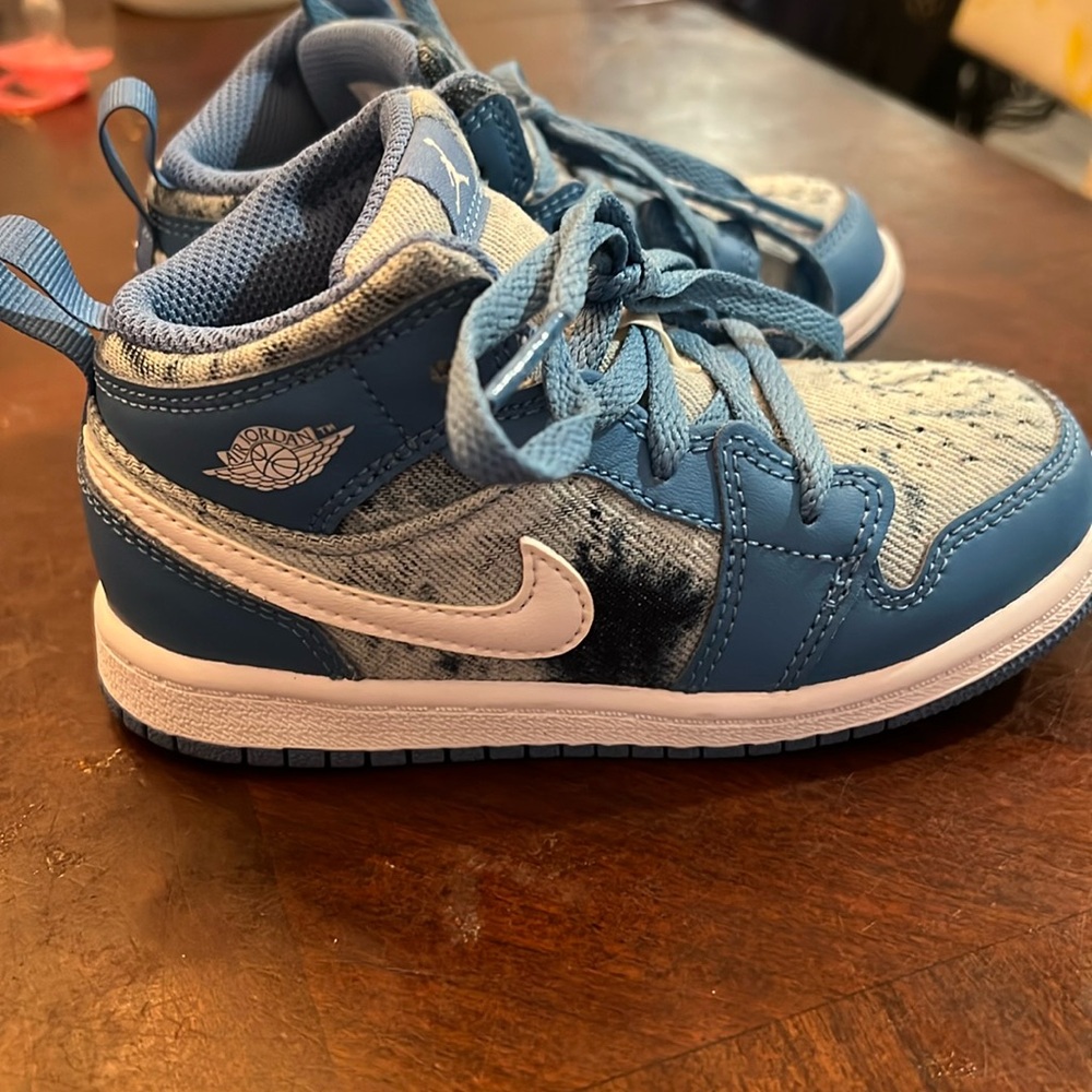 Jordan’s size 9C